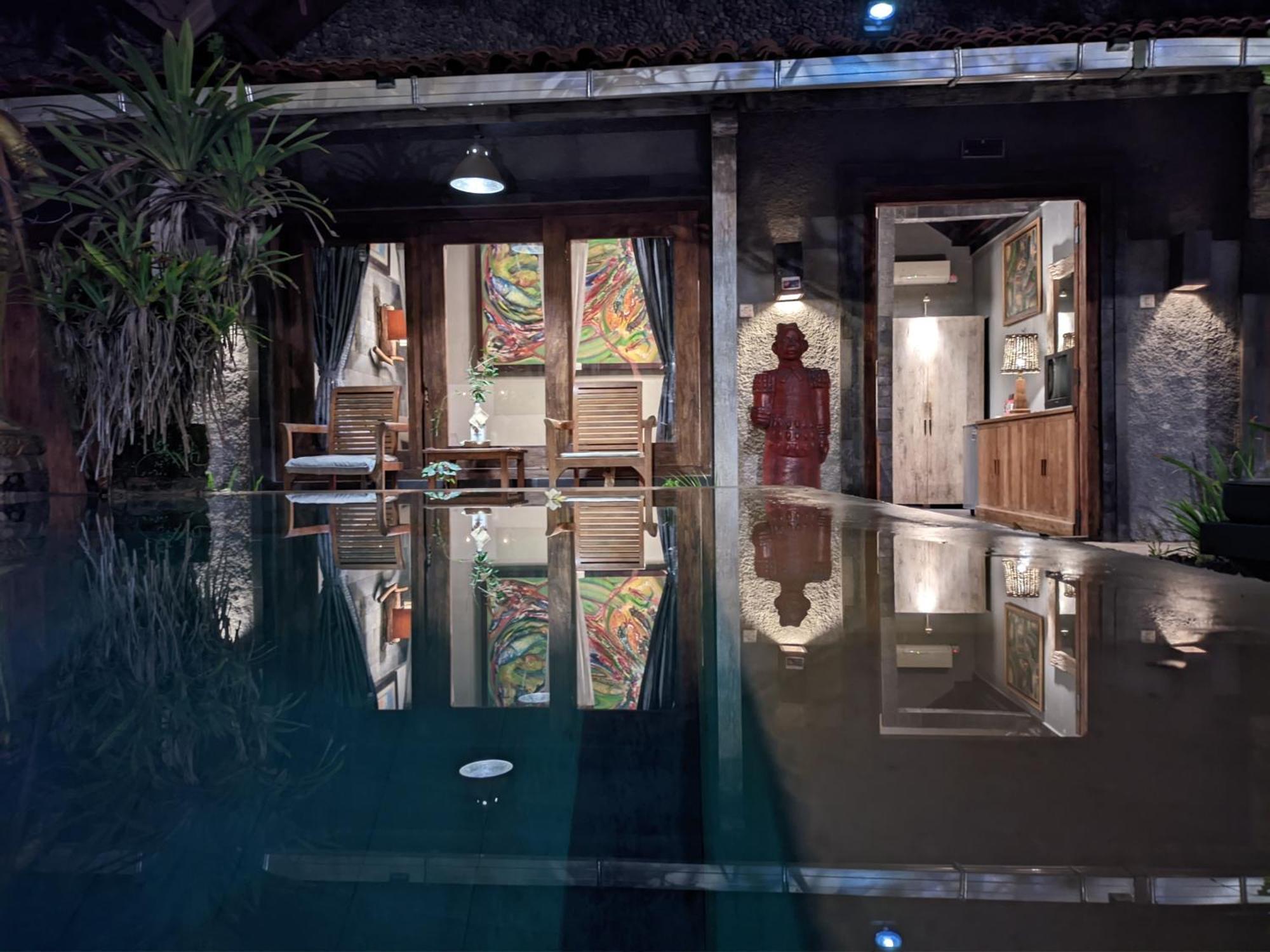 Astuti Gallery Homestay Джокьякарта Экстерьер фото