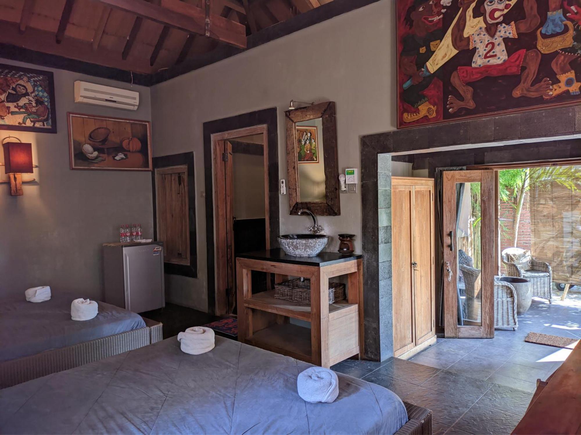Astuti Gallery Homestay Джокьякарта Экстерьер фото