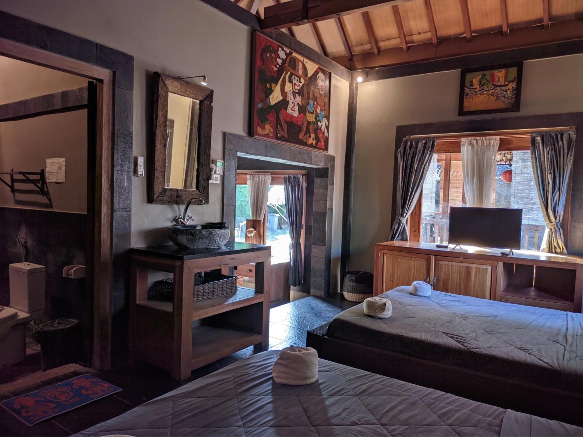 Astuti Gallery Homestay Джокьякарта Экстерьер фото