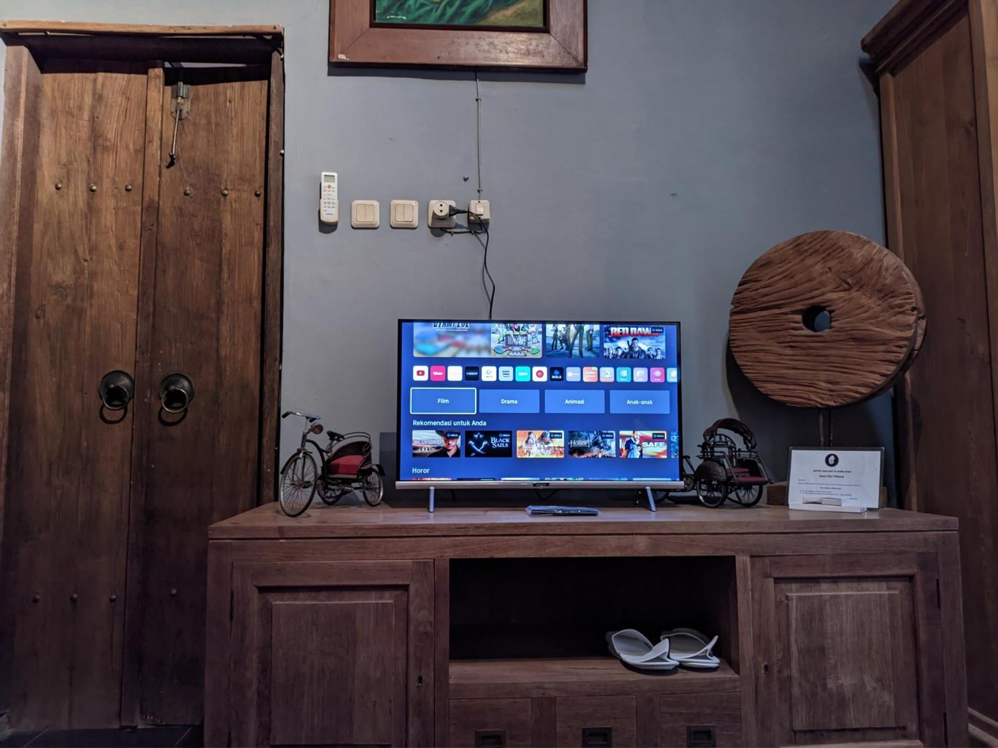 Astuti Gallery Homestay Джокьякарта Экстерьер фото