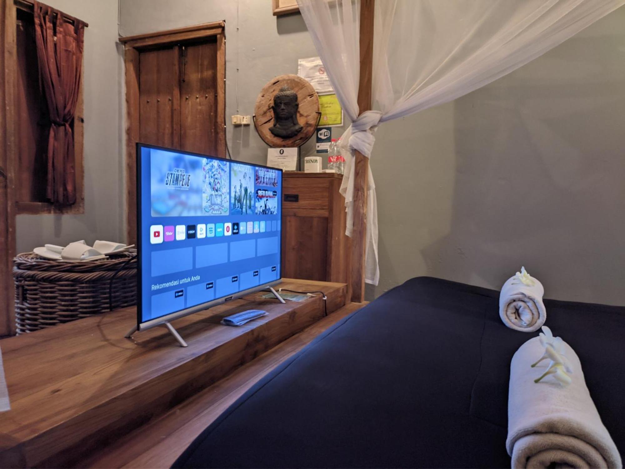 Astuti Gallery Homestay Джокьякарта Экстерьер фото