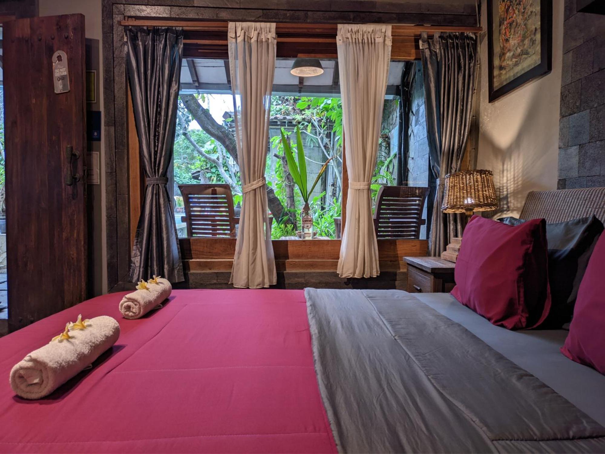 Astuti Gallery Homestay Джокьякарта Экстерьер фото