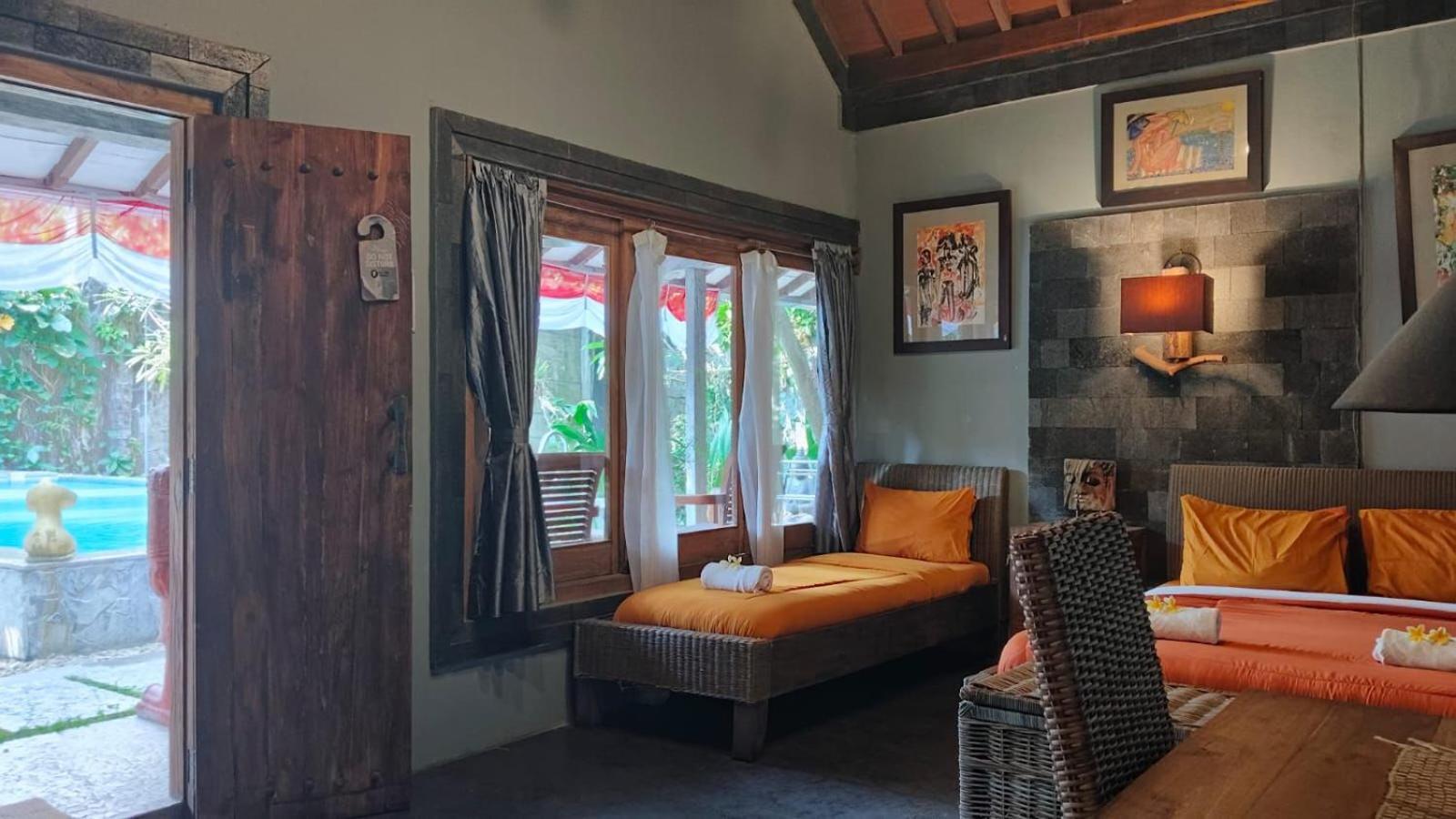 Astuti Gallery Homestay Джокьякарта Экстерьер фото