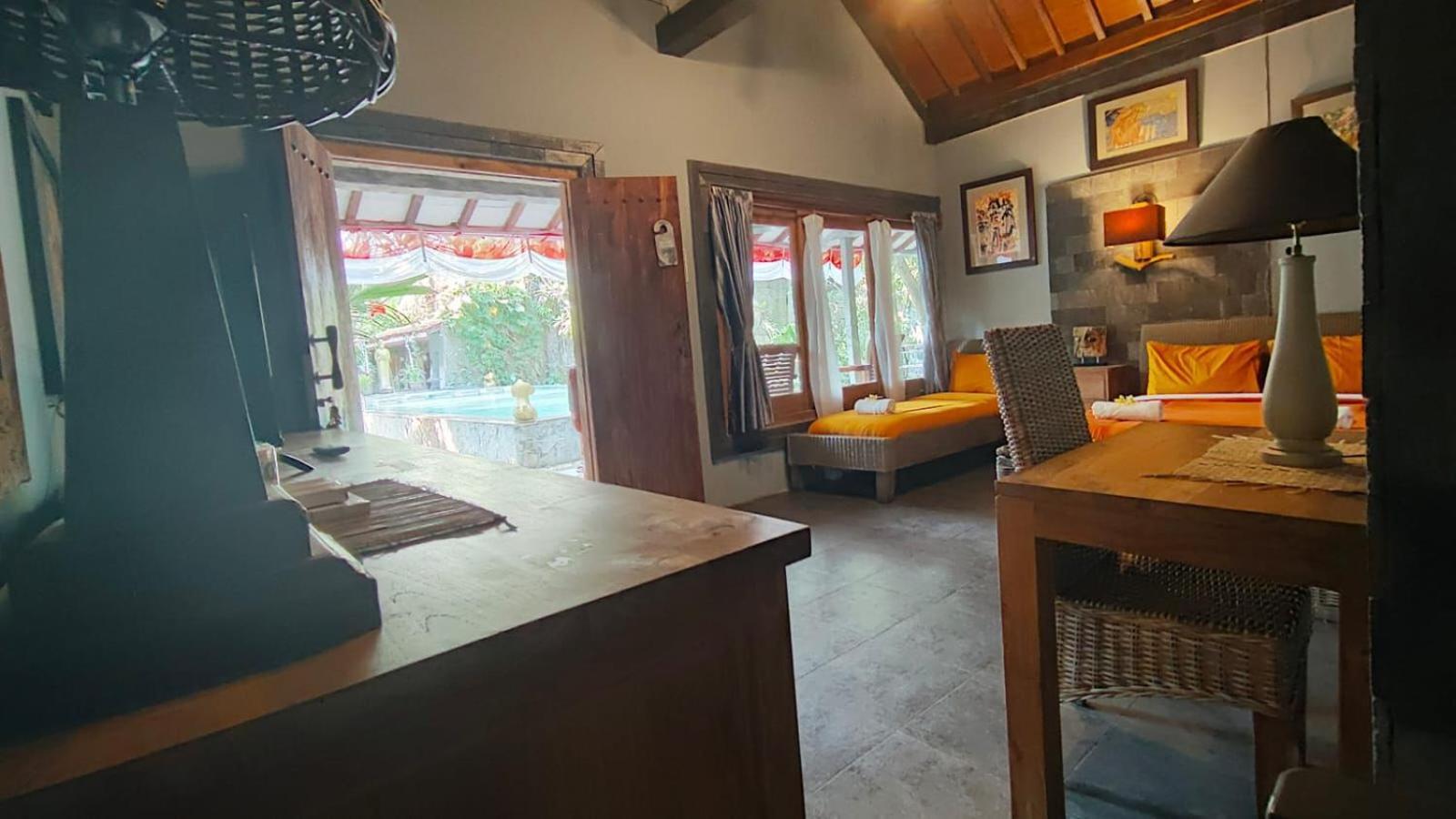 Astuti Gallery Homestay Джокьякарта Экстерьер фото